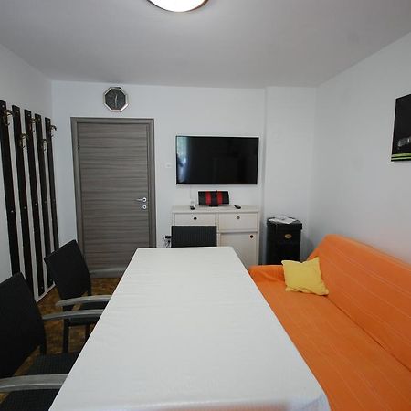 Apartments Jakobi By El-Pi Tours Njivice Dış mekan fotoğraf