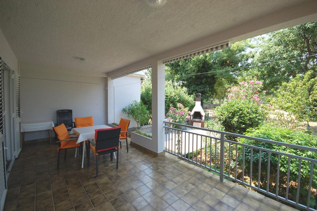 Apartments Jakobi By El-Pi Tours Njivice Dış mekan fotoğraf