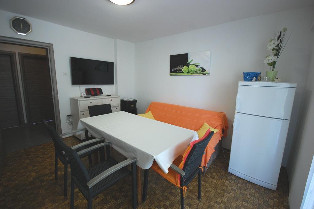 Apartments Jakobi By El-Pi Tours Njivice Dış mekan fotoğraf