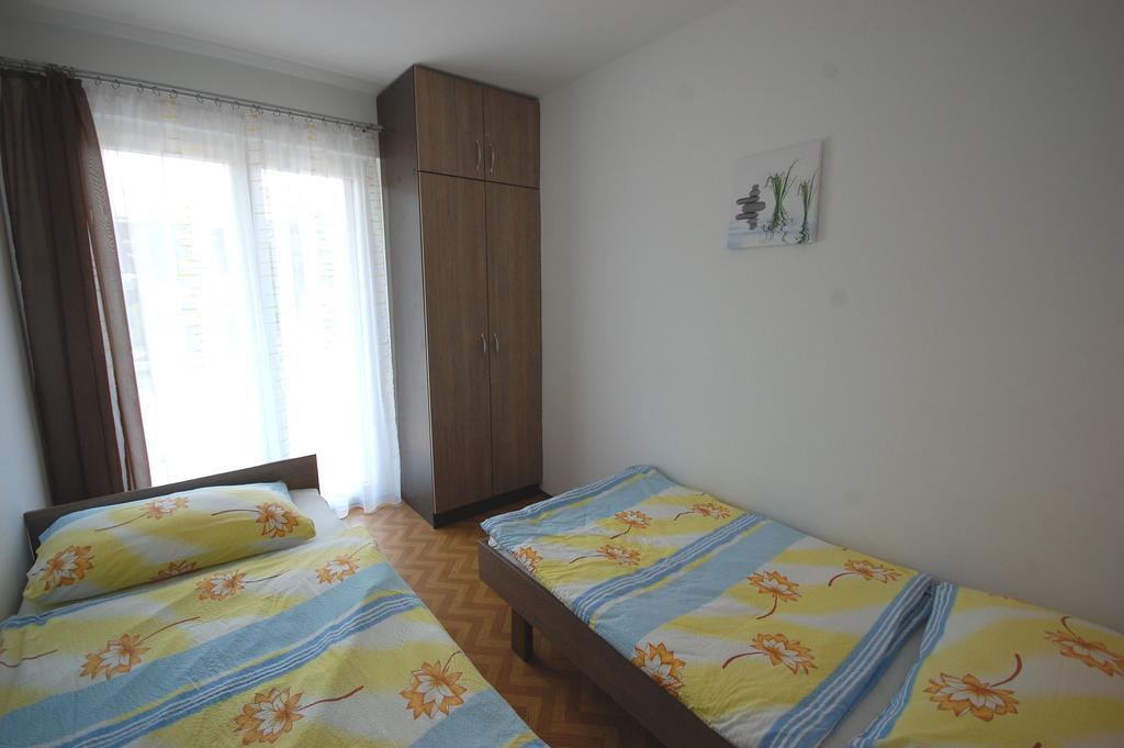Apartments Jakobi By El-Pi Tours Njivice Dış mekan fotoğraf