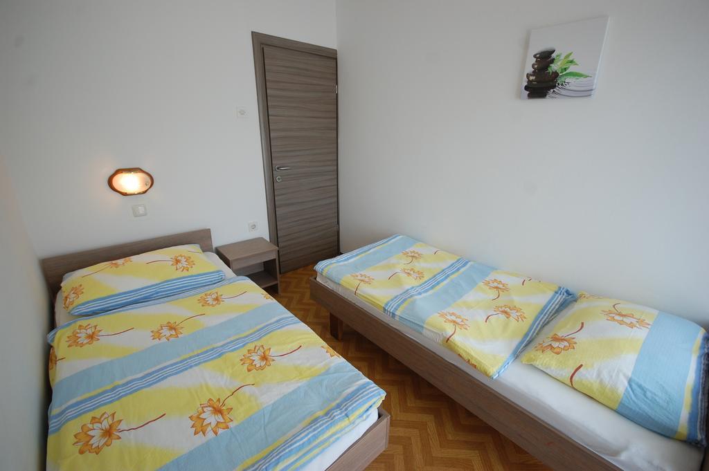 Apartments Jakobi By El-Pi Tours Njivice Dış mekan fotoğraf