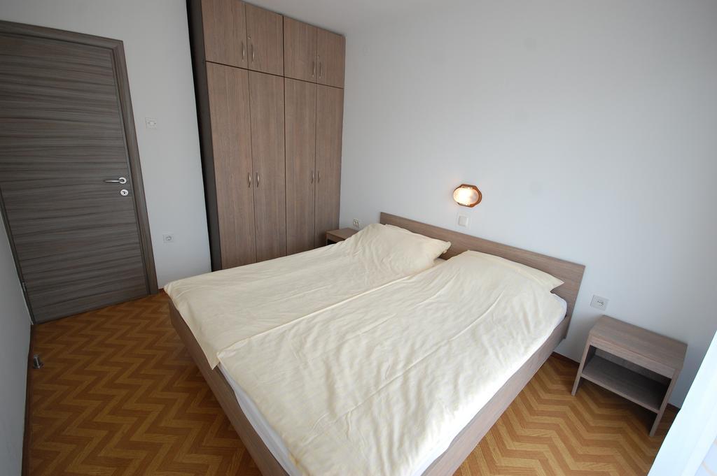 Apartments Jakobi By El-Pi Tours Njivice Dış mekan fotoğraf