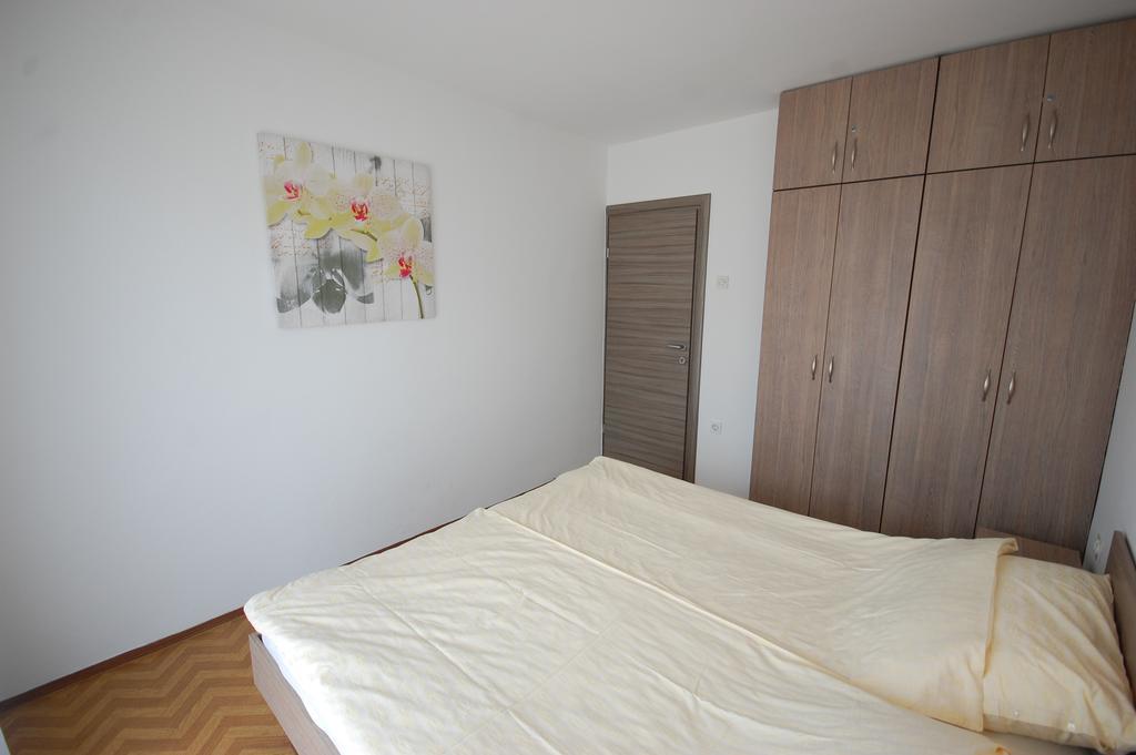 Apartments Jakobi By El-Pi Tours Njivice Dış mekan fotoğraf