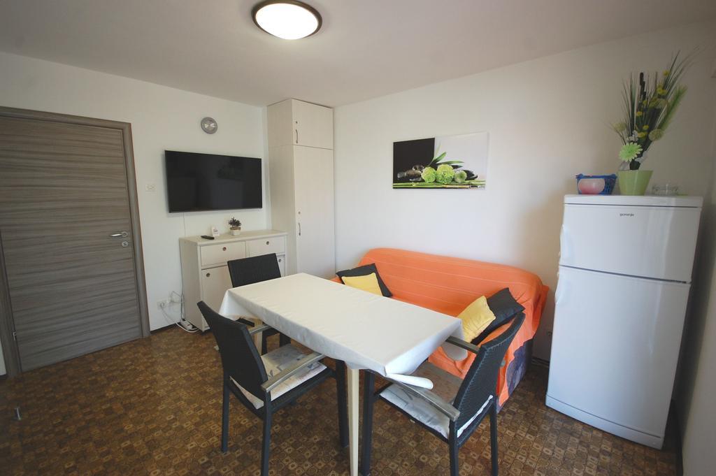 Apartments Jakobi By El-Pi Tours Njivice Dış mekan fotoğraf