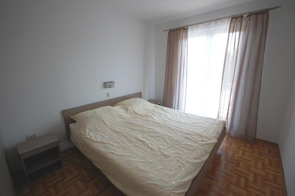 Apartments Jakobi By El-Pi Tours Njivice Dış mekan fotoğraf