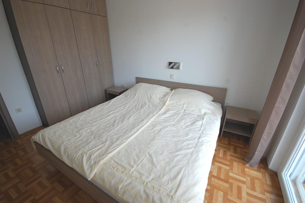 Apartments Jakobi By El-Pi Tours Njivice Dış mekan fotoğraf